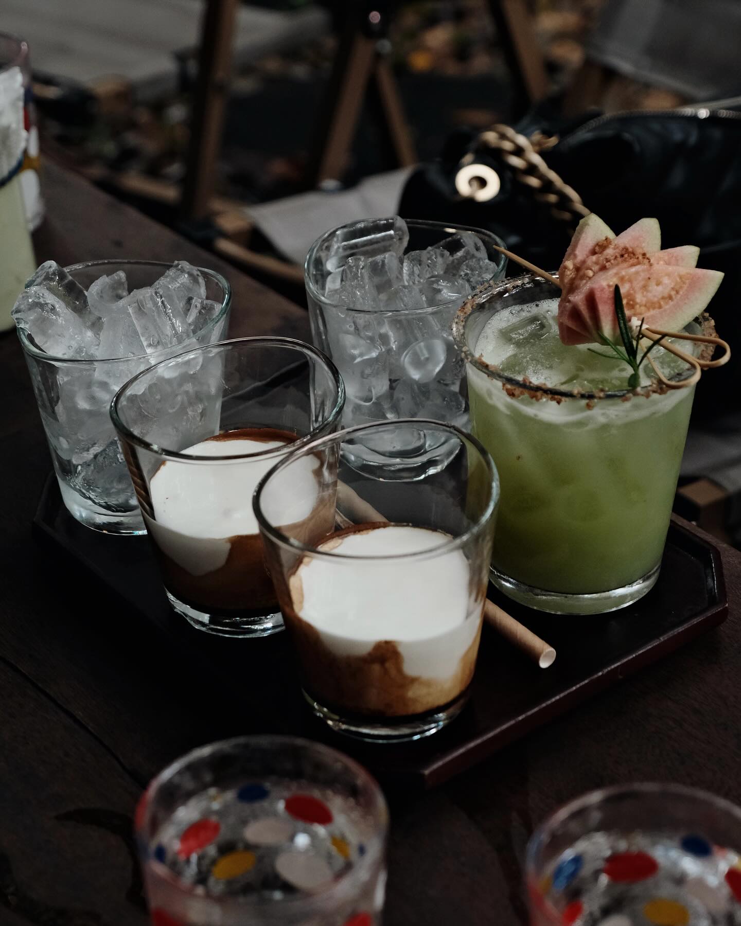 Nàng dâu hào môn Minh Hằng thích mê 1 quán cà phê ở Huế: Nơi bình yên phủ màu cổ kính, chỉ cần ngồi xuống là thấy lòng mình dịu lại- Ảnh 3. Nàng dâu hào môn Minh Hằng thích mê 1 quán cà phê ở Huế: Nơi bình yên phủ màu cổ kính, chỉ cần ngồi xuống là thấy lòng mình dịu lại- Ảnh 3.