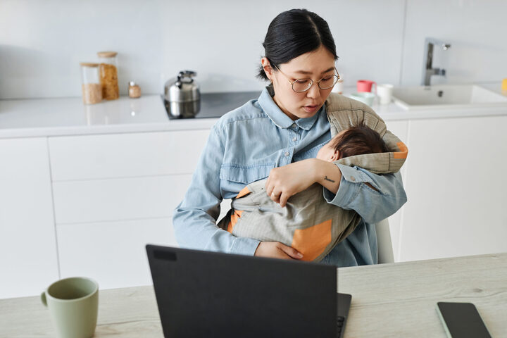 Không dám nghỉ thai sản 7 tháng khi người mẹ 2 con phải lo tiền sữa, bỉm- Ảnh 1. Không dám nghỉ thai sản 7 tháng khi người mẹ 2 con phải lo tiền sữa, bỉm- Ảnh 1.