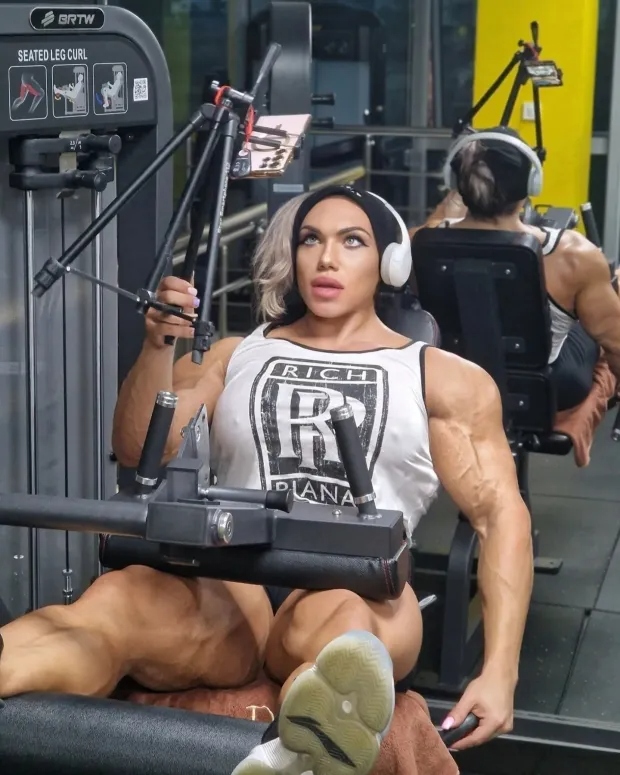 Cô gái tự ti vì gầy gò 36kg, 20 năm sau đến đấng mày rầu còn phải “đổ xô đến chiêm ngưỡng cơ bắp”- Ảnh 2. Cô gái tự ti vì gầy gò 36kg, 20 năm sau đến đấng mày rầu còn phải “đổ xô đến chiêm ngưỡng cơ bắp”- Ảnh 2.