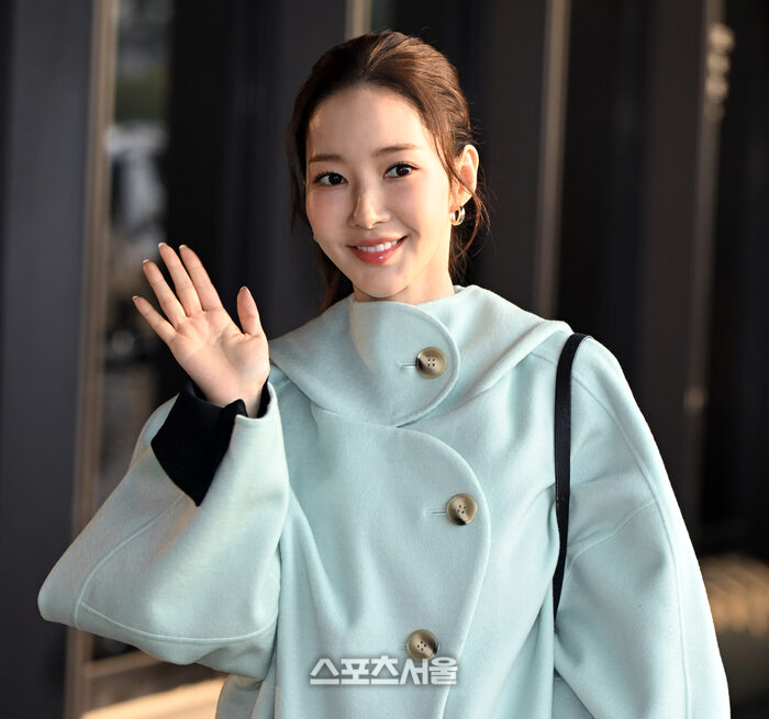 Park Min Young đang làm gì với nhan sắc của mình thế này?- Ảnh 9. Park Min Young đang làm gì với nhan sắc của mình thế này?- Ảnh 9.