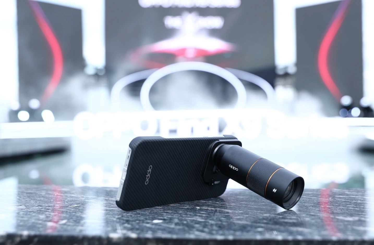 Mẫu điện thoại vừa được Hồ Ngọc Hà giới thiệu có gì đặc biệt?- Ảnh 3. Mẫu điện thoại vừa được Hồ Ngọc Hà giới thiệu có gì đặc biệt?- Ảnh 3.