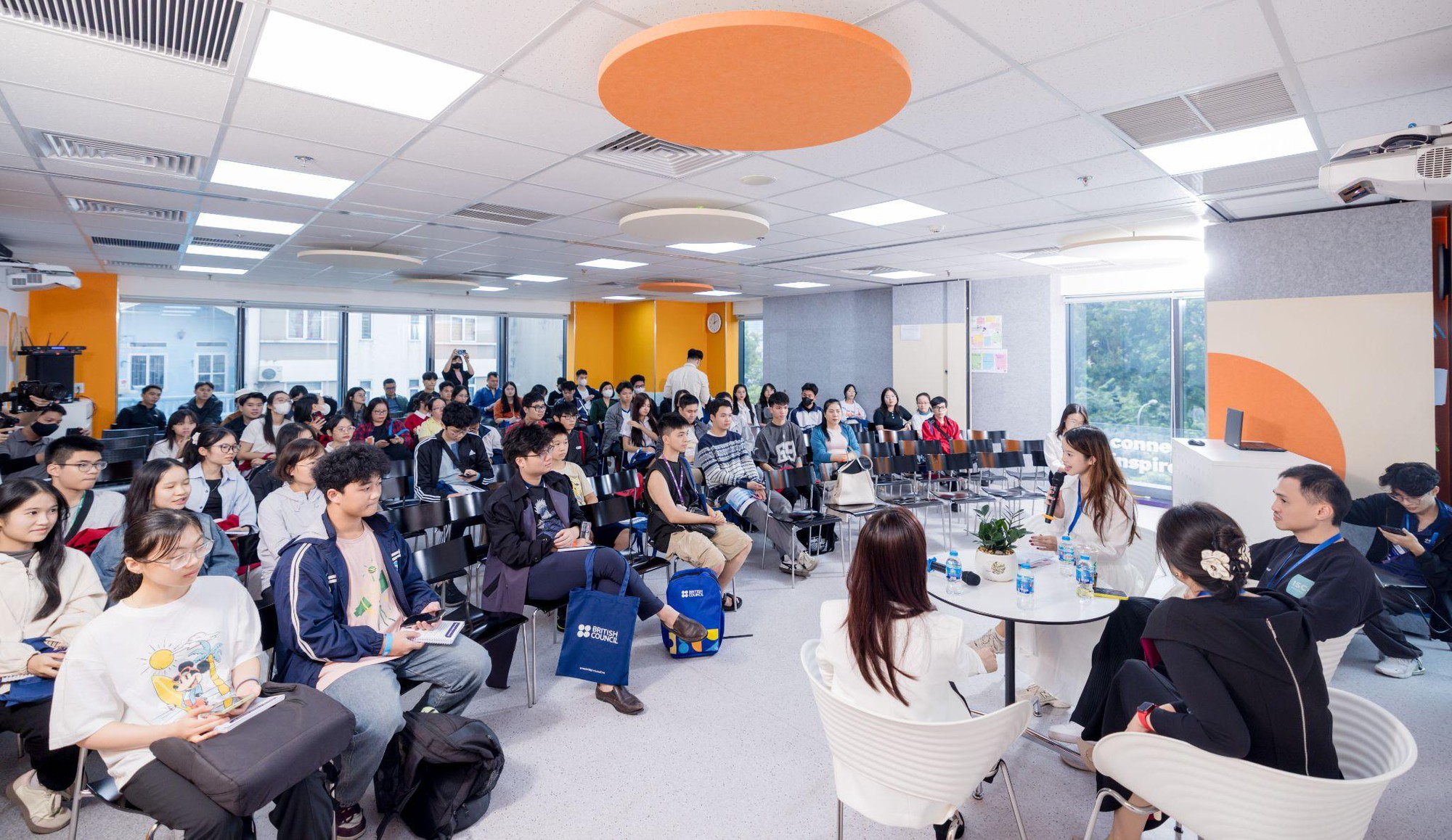 Hội đồng Anh khiến giới trẻ “đứng ngồi không yên” với Ngày hội tiếng Anh và IELTS 2025- Ảnh 3. Hội đồng Anh khiến giới trẻ “đứng ngồi không yên” với Ngày hội tiếng Anh và IELTS 2025- Ảnh 3.