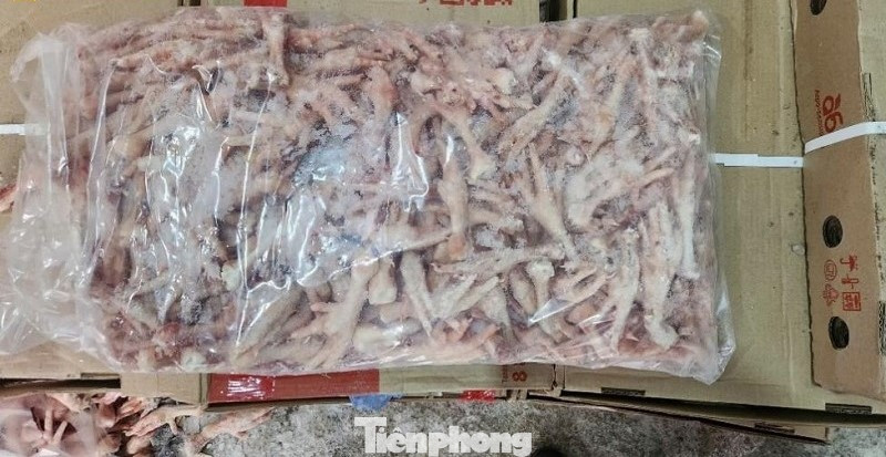 Thu giữ trên 3,5 tấn chân gà ‘bẩn’ ở khu vực biên giới- Ảnh 2. Thu giữ trên 3,5 tấn chân gà ‘bẩn’ ở khu vực biên giới- Ảnh 2.