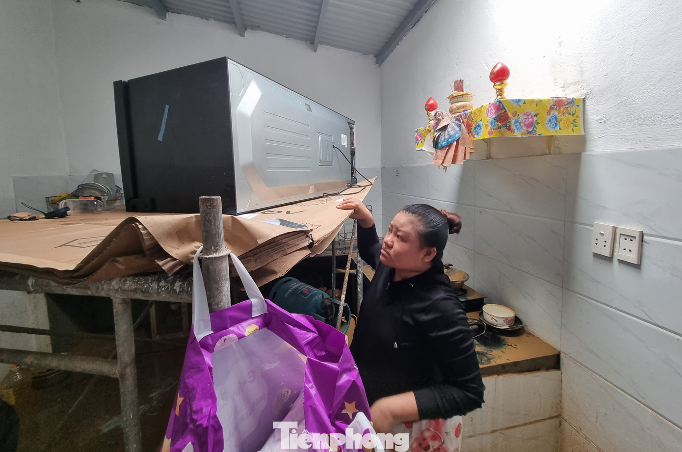 Cảnh tượng xót xa sau 3 đêm chạy lụt trở về: Nhà cửa nhuộm bùn, xơ xác- Ảnh 7. Cảnh tượng xót xa sau 3 đêm chạy lụt trở về: Nhà cửa nhuộm bùn, xơ xác- Ảnh 7.