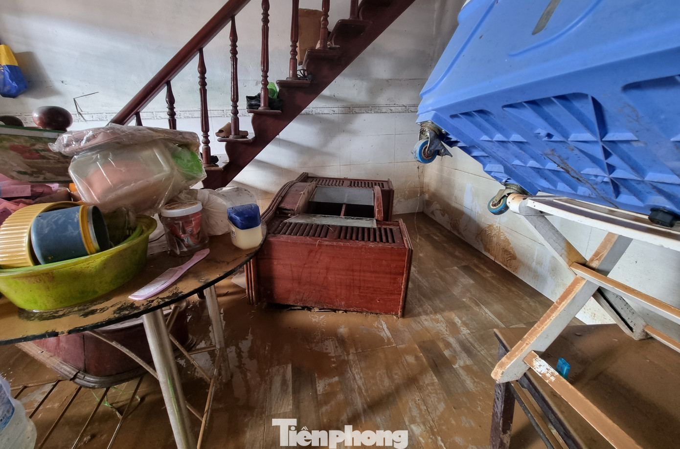 Cảnh tượng xót xa sau 3 đêm chạy lụt trở về: Nhà cửa nhuộm bùn, xơ xác- Ảnh 20. Cảnh tượng xót xa sau 3 đêm chạy lụt trở về: Nhà cửa nhuộm bùn, xơ xác- Ảnh 20.