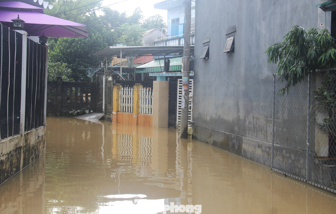 Cảnh tượng xót xa sau 3 đêm chạy lụt trở về: Nhà cửa nhuộm bùn, xơ xác- Ảnh 15. Cảnh tượng xót xa sau 3 đêm chạy lụt trở về: Nhà cửa nhuộm bùn, xơ xác- Ảnh 15.