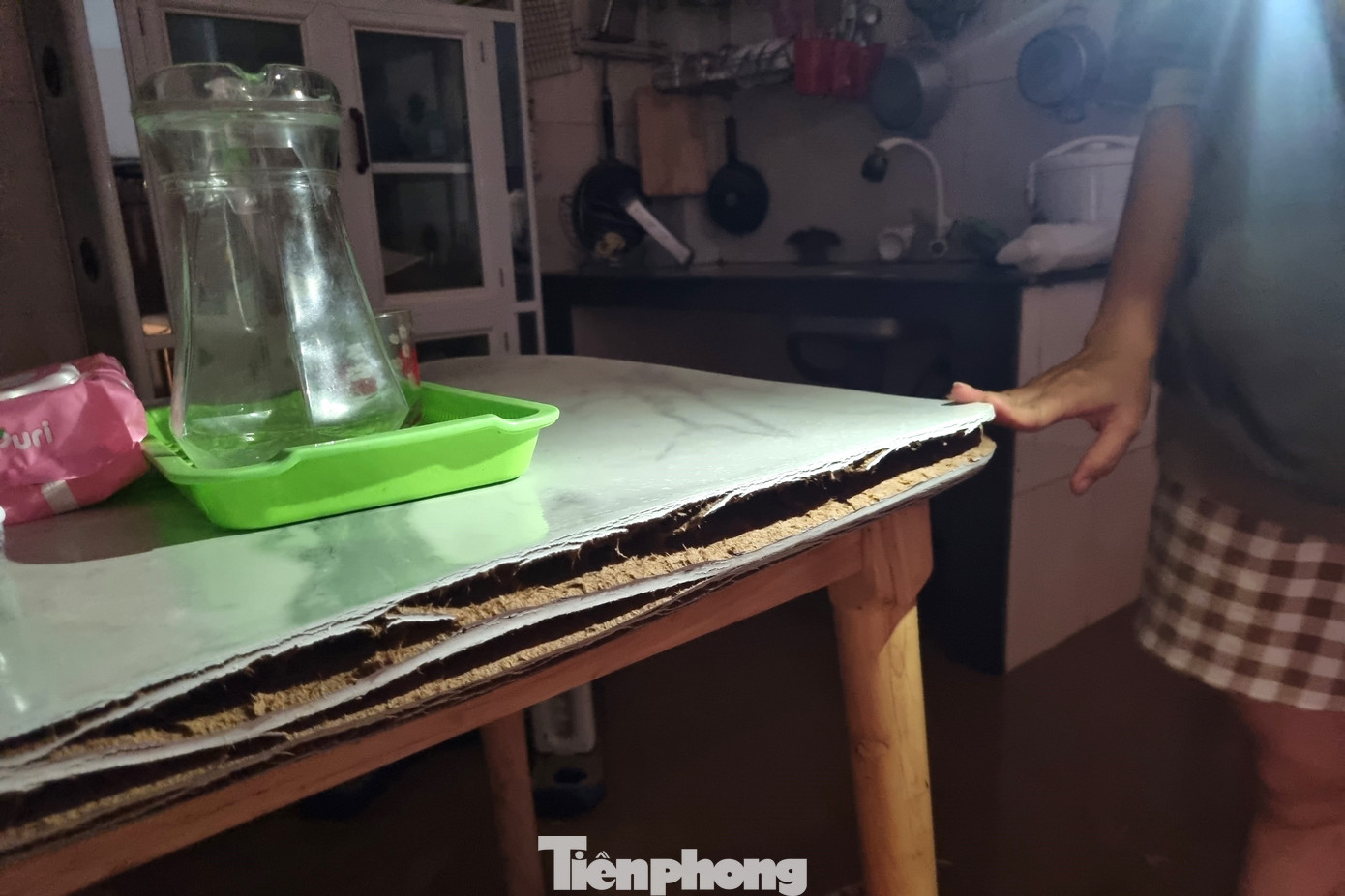 Cảnh tượng xót xa sau 3 đêm chạy lụt trở về: Nhà cửa nhuộm bùn, xơ xác- Ảnh 18. Cảnh tượng xót xa sau 3 đêm chạy lụt trở về: Nhà cửa nhuộm bùn, xơ xác- Ảnh 18.