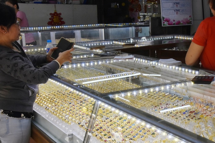 Giá vàng hôm nay, 31-10: Giá vàng thế giới tăng 110 USD- Ảnh 1. Giá vàng hôm nay, 31-10: Giá vàng thế giới tăng 110 USD- Ảnh 1.