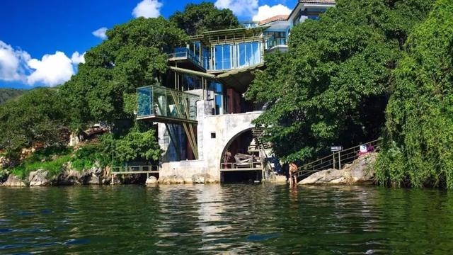 Nữ nghệ sĩ 30 năm không ăn cơm sở hữu biệt thự  Nữ nghệ sĩ 30 năm không ăn cơm sở hữu biệt thự