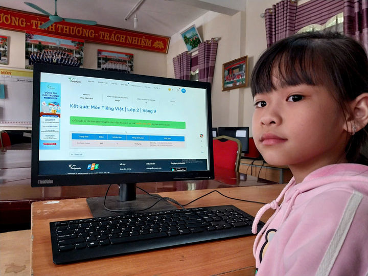 Khoảnh khắc khó quên của học trò vùng cao khi lần đầu chạm vào bàn phím- Ảnh 2. Khoảnh khắc khó quên của học trò vùng cao khi lần đầu chạm vào bàn phím- Ảnh 2.