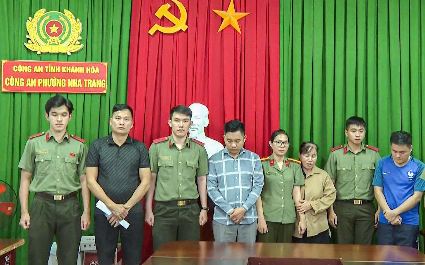 Bắt 5 đối tượng lừa đảo đầu tư tiền mã hóa- Ảnh 1. Bắt 5 đối tượng lừa đảo đầu tư tiền mã hóa- Ảnh 1.