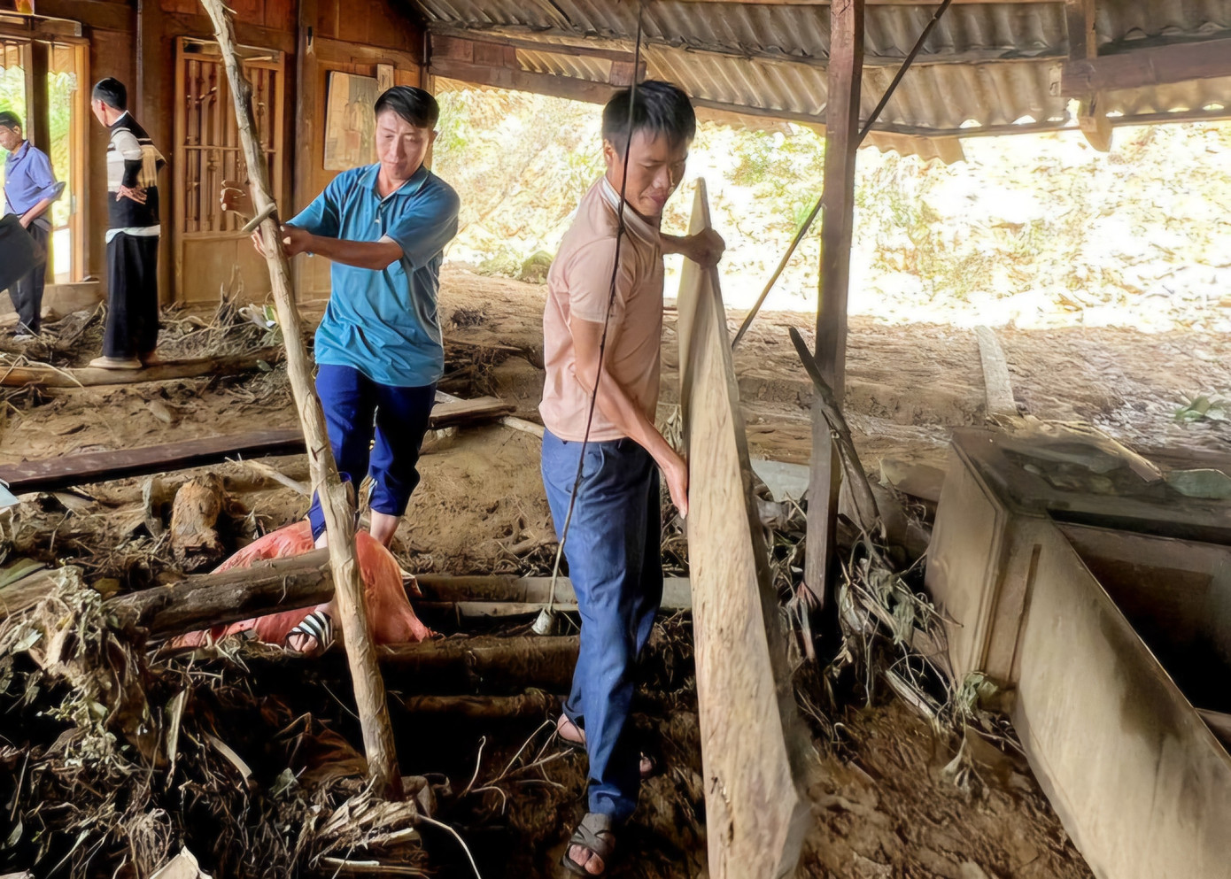 Trưởng thôn kể phút lội bùn, hò hét dân bản tháo chạy trước khi núi lở ở Lào Cai- Ảnh 4.