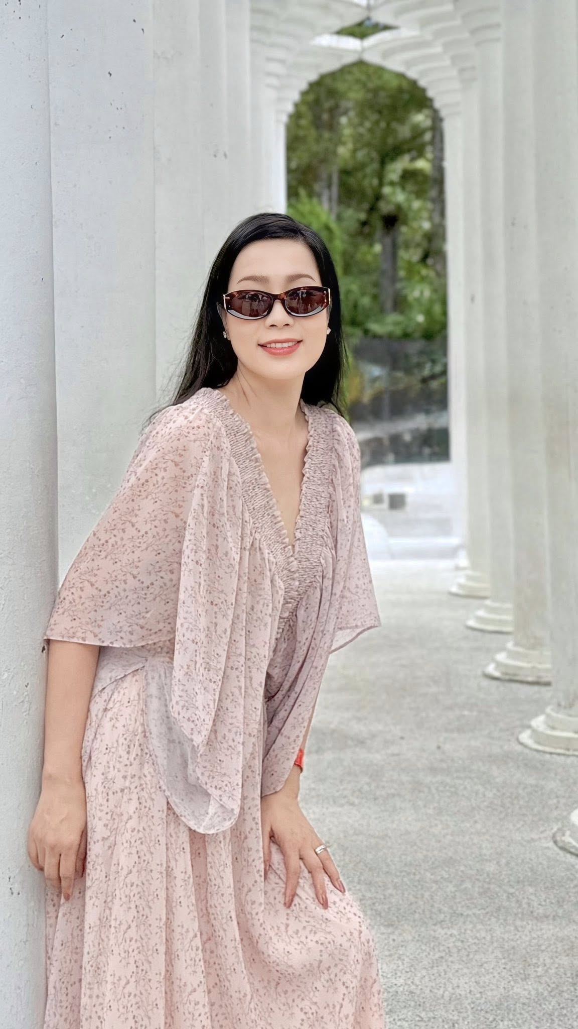 Nữ NSND là Phó Chủ tịch, vừa đỗ lớp Tiến sĩ: Hôn nhân viên mãn, 54 tuổi vẫn trẻ trung, body quyến rũ- Ảnh 8.
