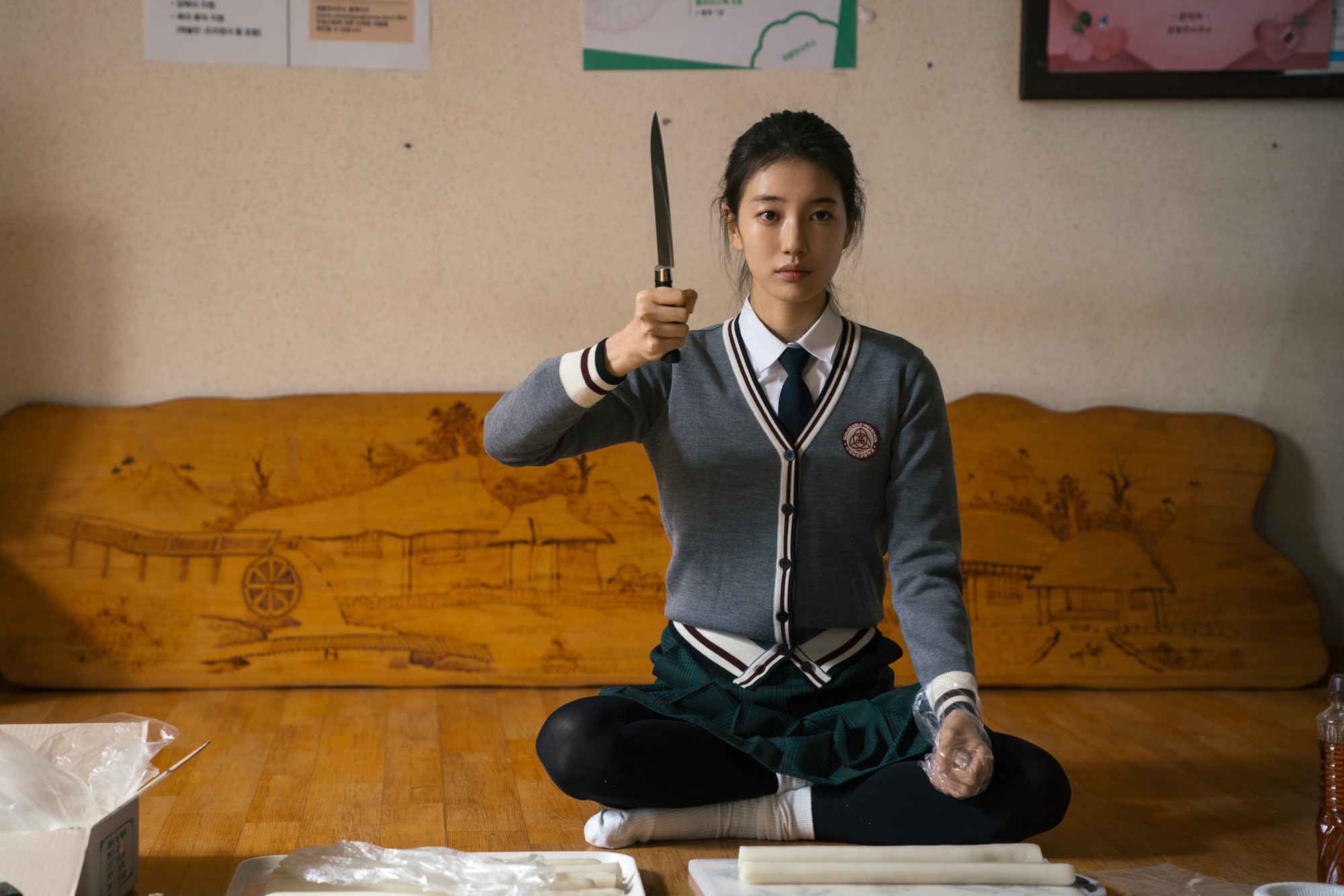 "Suzy sống dựa vào nhan sắc mãi không biết ngại à?"- Ảnh 4.