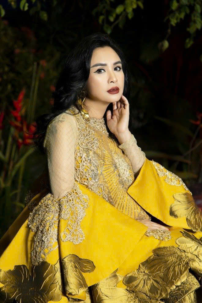 Nữ nghệ sĩ Việt bị kẻ lạ đánh tráo lúc chào đời: Đẻ con lúc 19 tuổi, sắp lên xe hoa- Ảnh 3.
