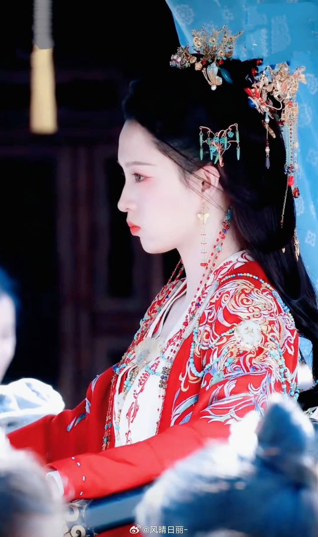 Liếc mỹ nhân này 1 cái mà ngày thương nhớ tối về ngủ mơ: Mặt xinh da trắng váy đỏ, đẹp không để đâu cho hết- Ảnh 9.