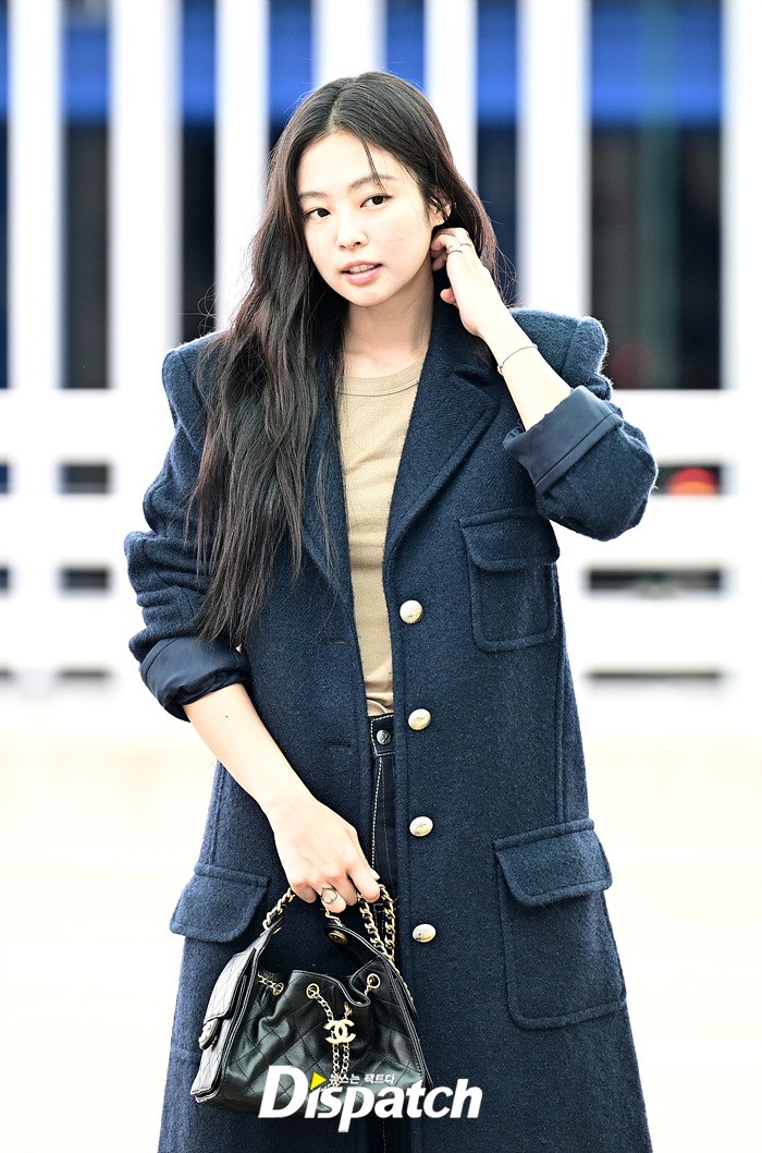 Bùng binh tình ái Jennie (BLACKPINK) - Kai (EXO) - V (BTS) đụng mặt, tạo nên cuộc hội ngộ lịch sử- Ảnh 4.