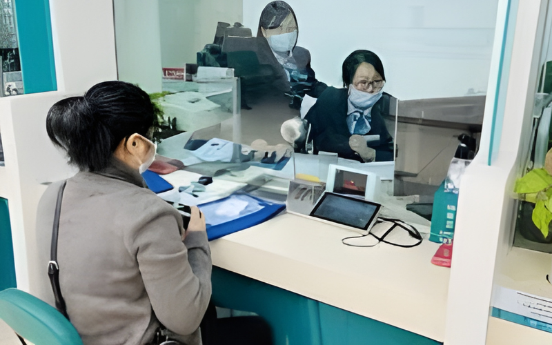 Gửi tiết kiệm 100 triệu/tháng suốt 3 năm, người phụ nữ chết sững nhận thông báo: “3,5 tỷ của chị đang bị phong tỏa, chúng tôi chưa thể trả lại”- Ảnh 1.