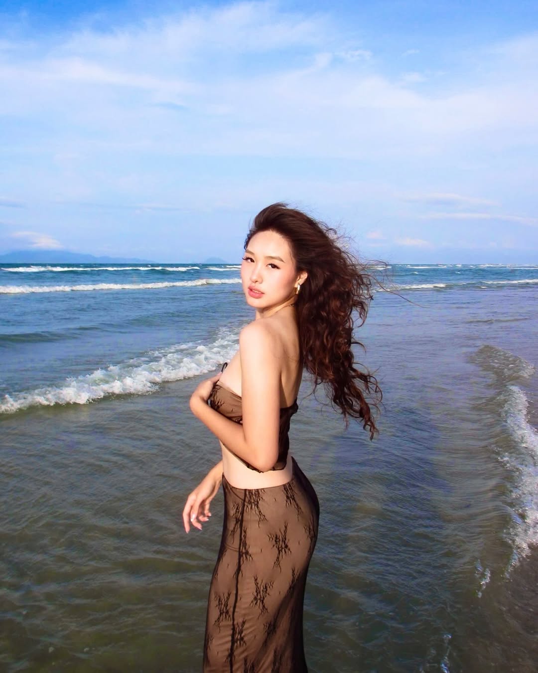 Ái nữ hoa khôi bóng chuyền Kim Huệ xinh quá!- Ảnh 1.