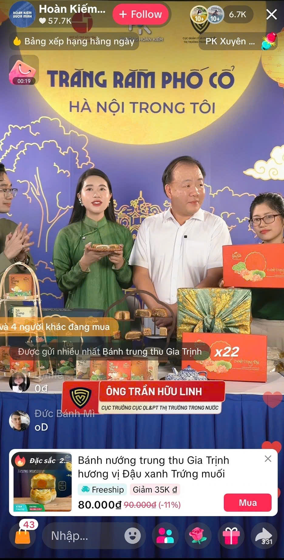Gây bão TikTok: Cục trưởng Cục QLTT lần đầu xuất hiện trên livestream cùng KOL Hoa hậu Vỉa hè trải nghiệm bánh Trung thu- Ảnh 1.