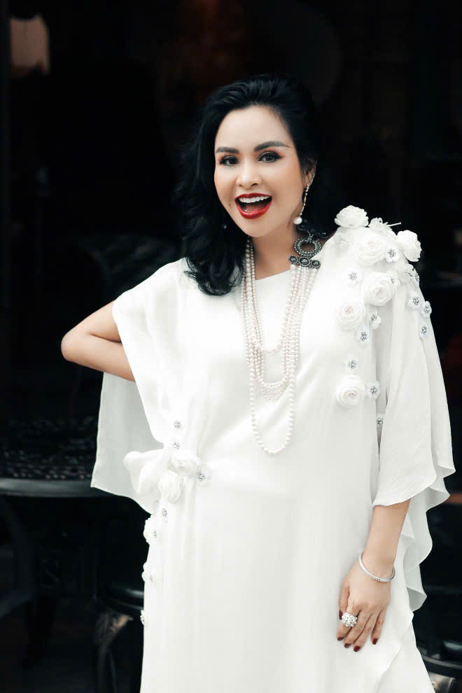 Nữ nghệ sĩ Việt bị kẻ lạ đánh tráo lúc chào đời: Đẻ con lúc 19 tuổi, sắp lên xe hoa- Ảnh 4.