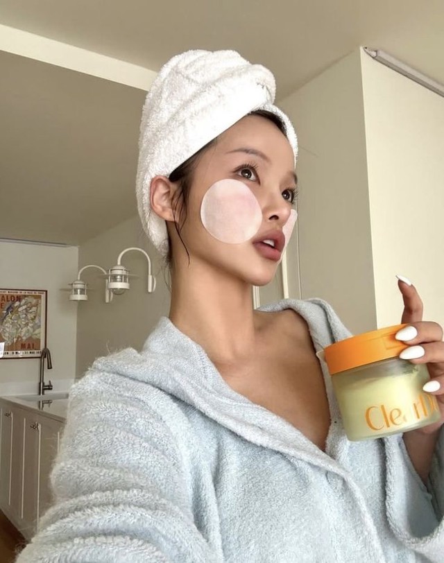 Thói quen 5 phút trước khi ngủ giúp da trẻ lâu thêm 5 năm- Ảnh 2.