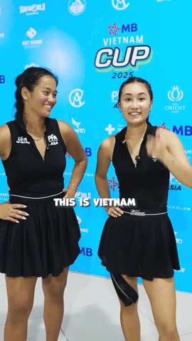 Nàng thơ pickleball quá mê Việt Nam rồi: Khen khán giả hết lời, ăn tận 14 cái bánh mì vẫn cứ là ngon tuyệt!- Ảnh 8.