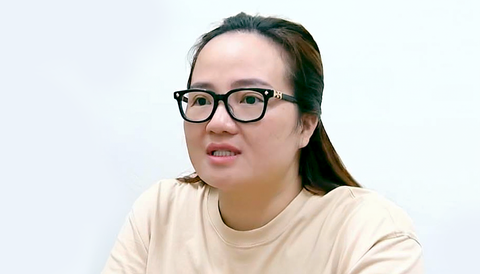 Tâm cơ của Hoàng Hường từ “gánh xiếc” Thu Sao - Hoa Cương, Phúng Phính và nhiều trò ồn ào khác- Ảnh 1.