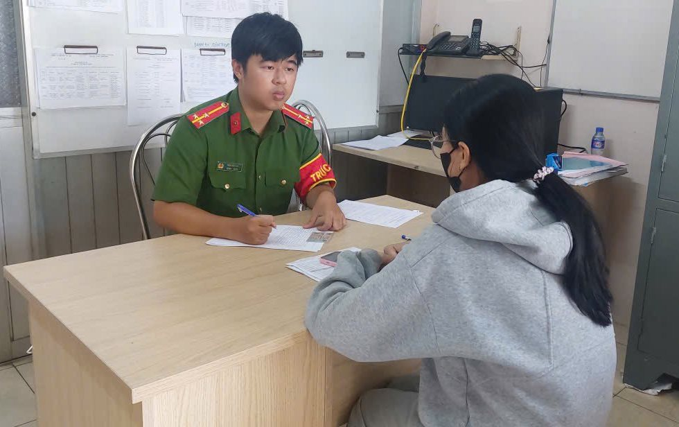 Nữ sinh 2007 ở Hà Nội chuyển khoản 15 triệu đồng cho lừa đảo rồi mới báo công an- Ảnh 1.