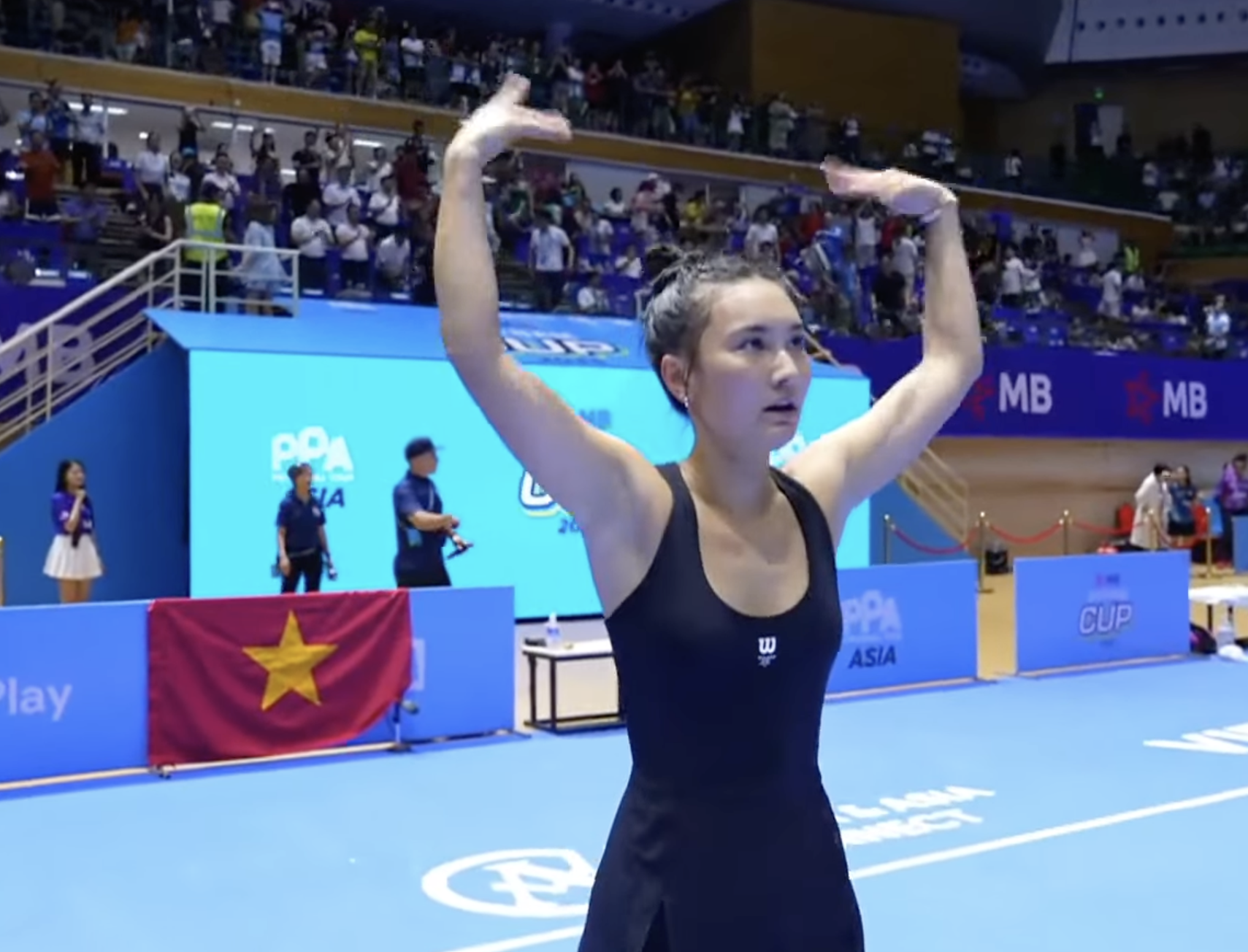 Đây là highlight để đời làm nổ tung nhà thi đấu của chị em nhà Alix Trương ngày vô địch PPA Tour Vietnam Cup- Ảnh 3.