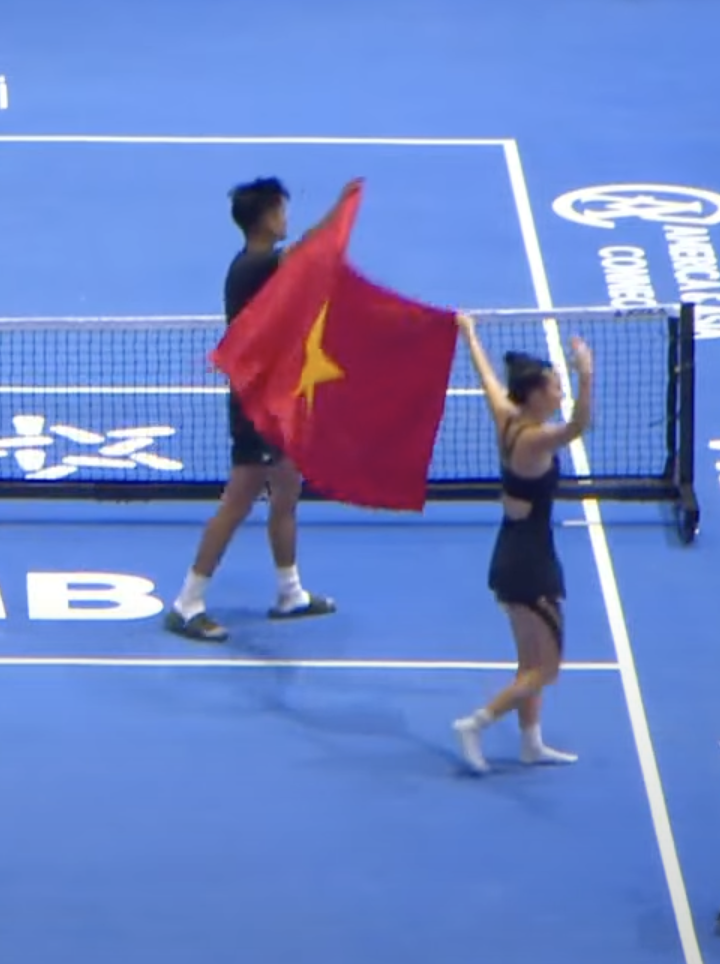 Đây là highlight để đời làm nổ tung nhà thi đấu của chị em nhà Alix Trương ngày vô địch PPA Tour Vietnam Cup- Ảnh 4.