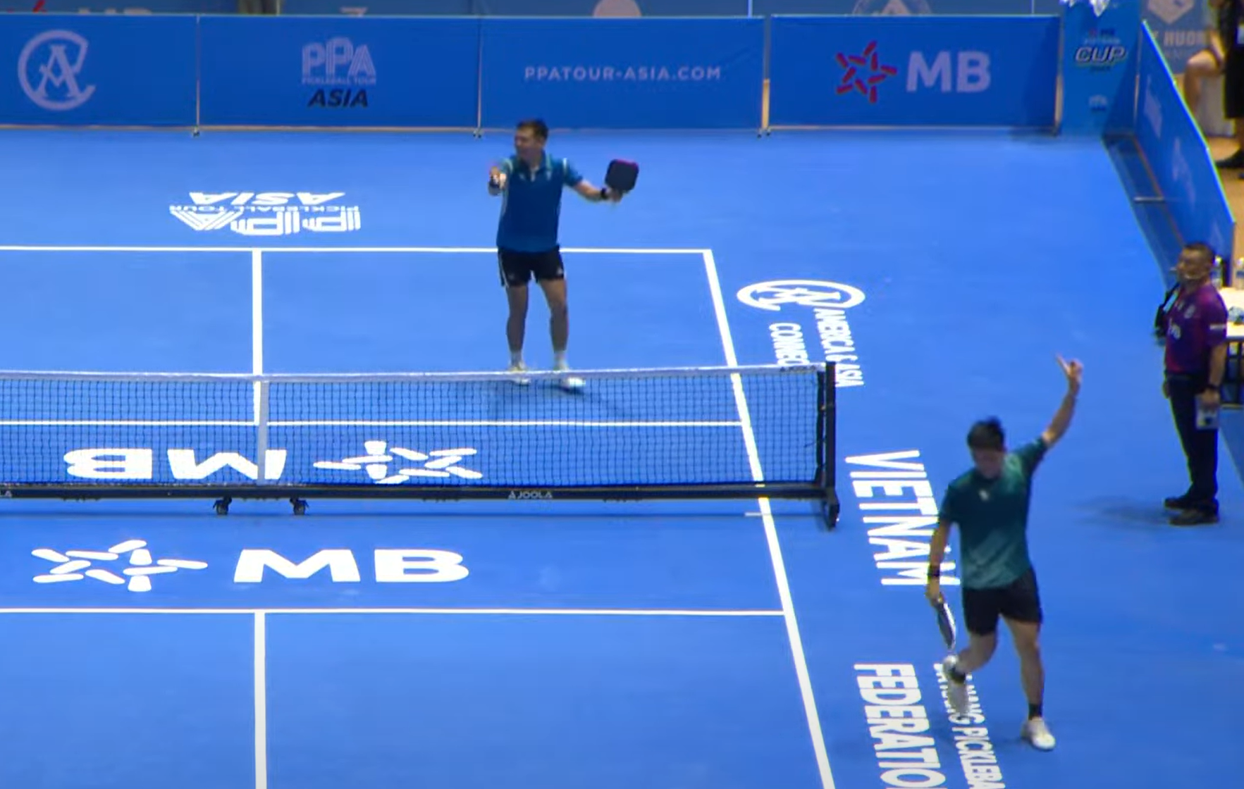 Chắc chắn nhiều fans Pickleball không biết cách trọng tài PPA xử lý tình huống trên sân như thế nào!- Ảnh 1.