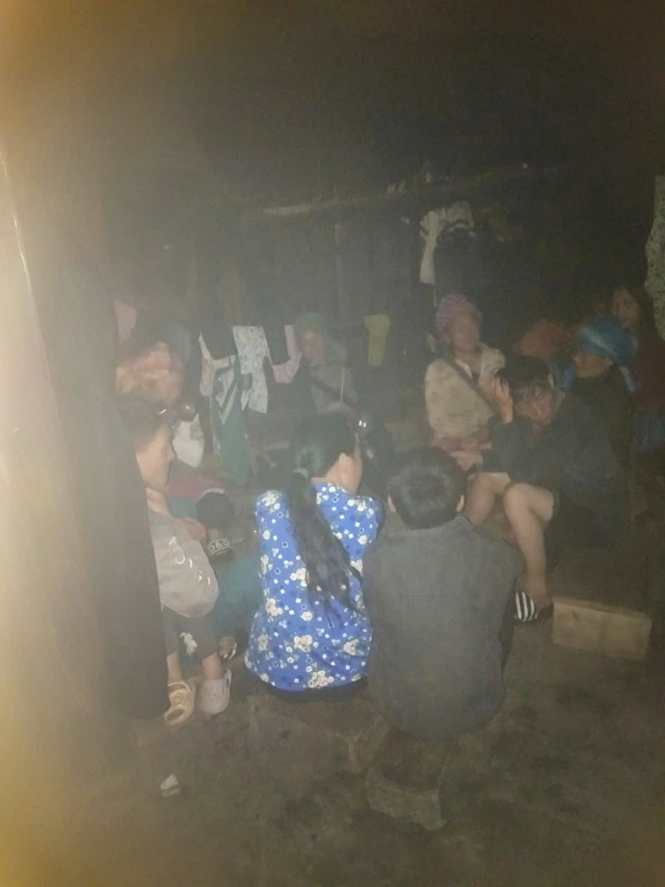 Trưởng thôn kể phút lội bùn, hò hét dân bản tháo chạy trước khi núi lở ở Lào Cai- Ảnh 2.