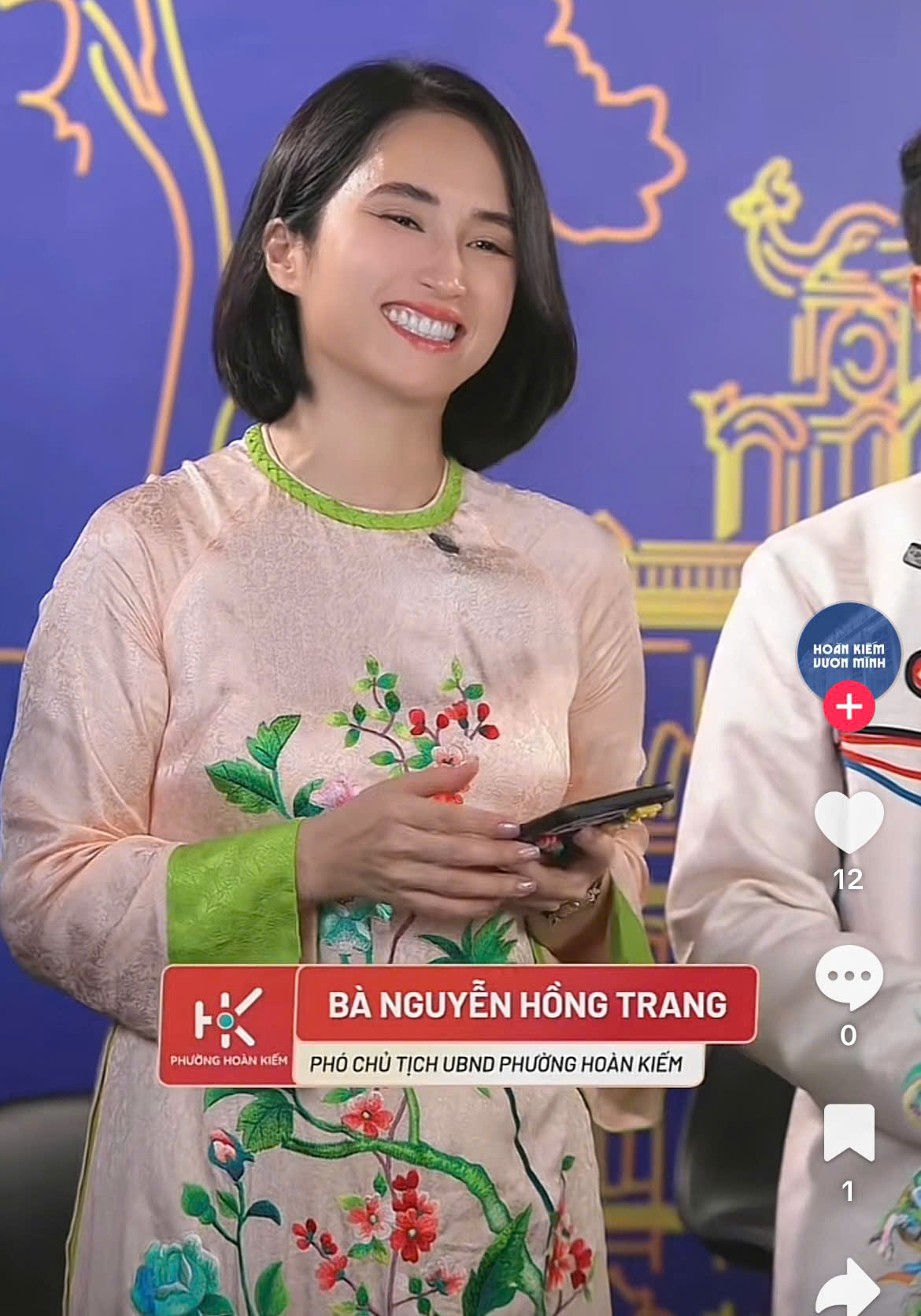 Gây bão TikTok: Cục trưởng Cục QLTT lần đầu xuất hiện trên livestream cùng KOL Hoa hậu Vỉa hè trải nghiệm bánh Trung thu- Ảnh 2.