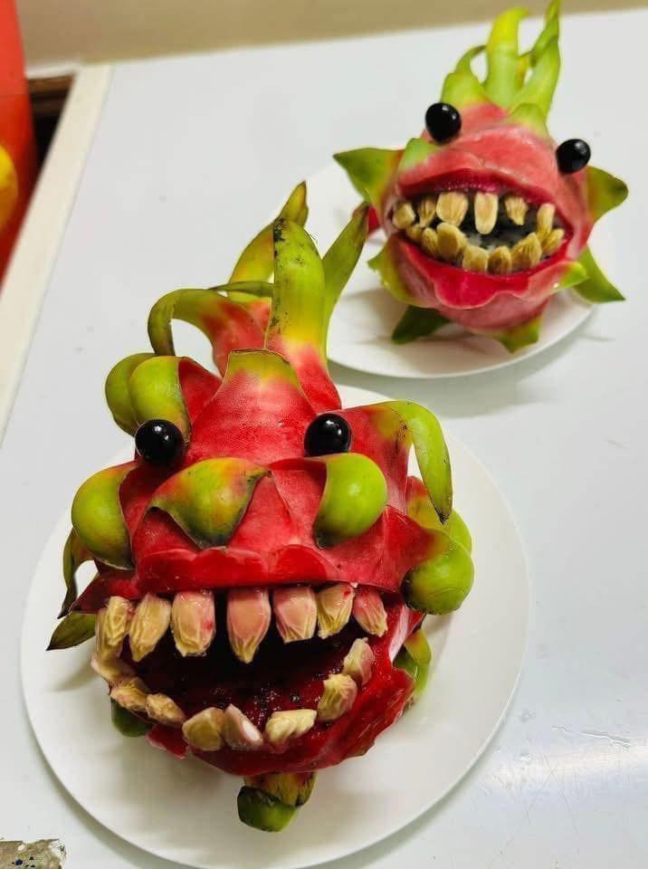 Mâm cỗ Trung thu hóa "đêm Halloween": Đây là 7 tác phẩm trái cây đang khiến dân mạng cười nghiêng ngả- Ảnh 1.