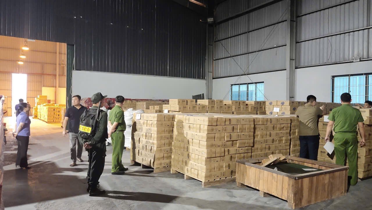 Bên trong xưởng sản xuất 2,2 triệu bình chữa cháy giả: Công thức pha trộn “tự nghĩ ra”, 54% là bột không có tác dụng dập lửa- Ảnh 11.
