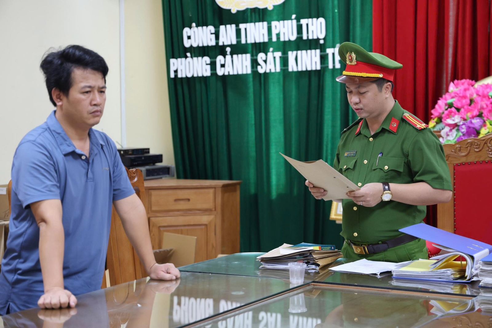 Bên trong xưởng sản xuất 2,2 triệu bình chữa cháy giả: Công thức pha trộn “tự nghĩ ra”, 54% là bột không có tác dụng dập lửa- Ảnh 1.