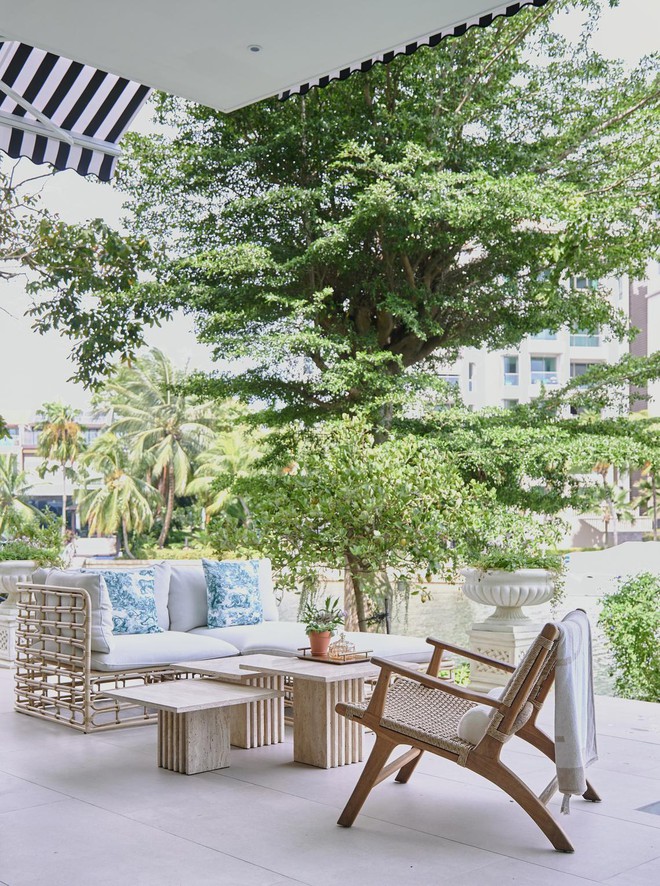 Cuộc sống thở thôi cũng thấy giàu của phú bà U60: Dinh thự 1600 tỷ, cũng trồng cây nuôi gà nhưng gà 1,5 triệu/con, chanh 25 triệu/cây- Ảnh 3.