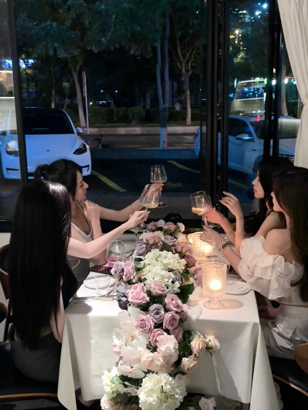 Nghịch lý trong cách "chọn bạn mà chơi" của người giàu- Ảnh 2.