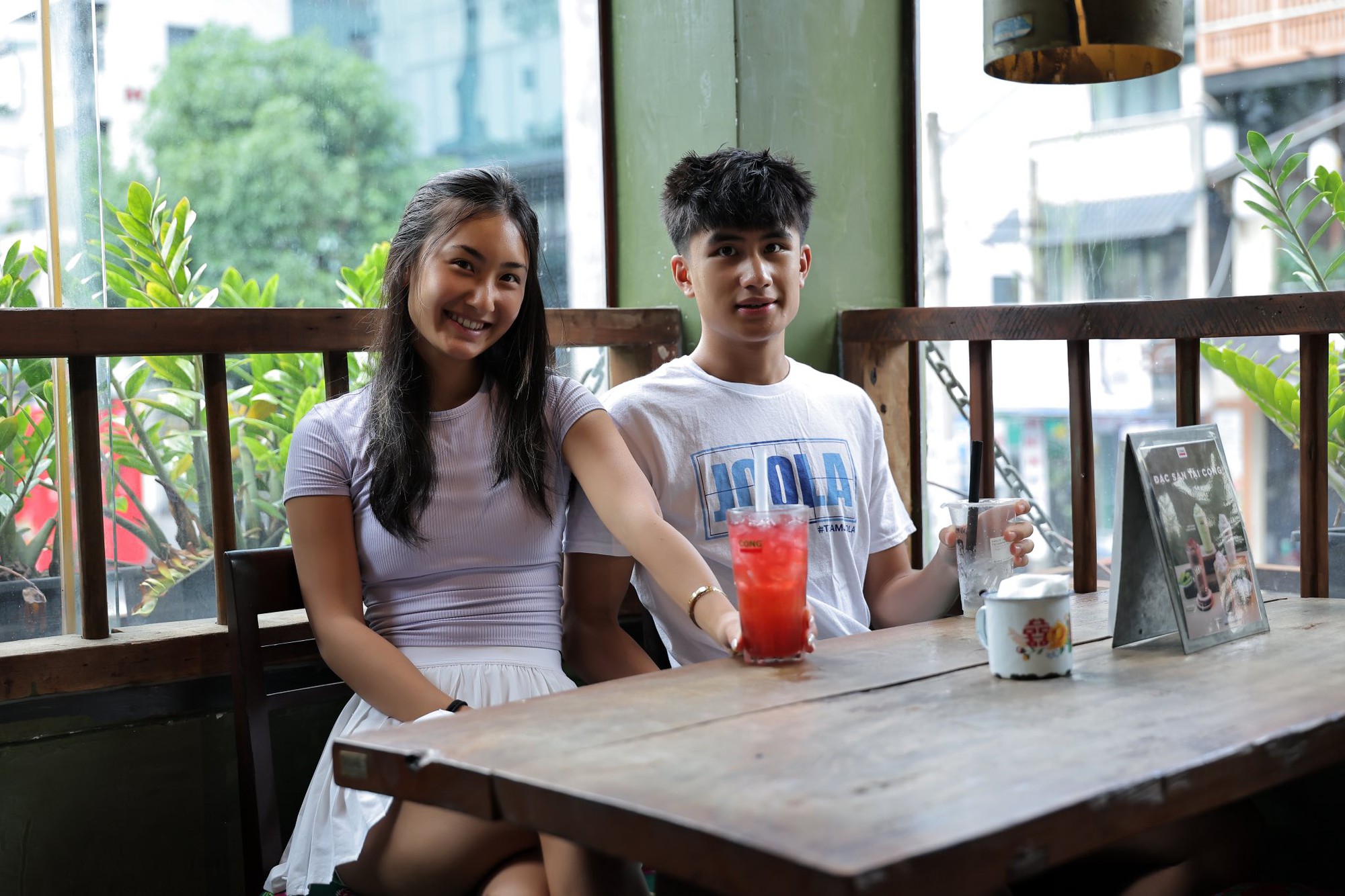 Alix Trương là ai mà hot đùng đùng, xả loạt ảnh ở Việt Nam toàn thấy đánh pickleball và ăn bánh mì?- Ảnh 10.