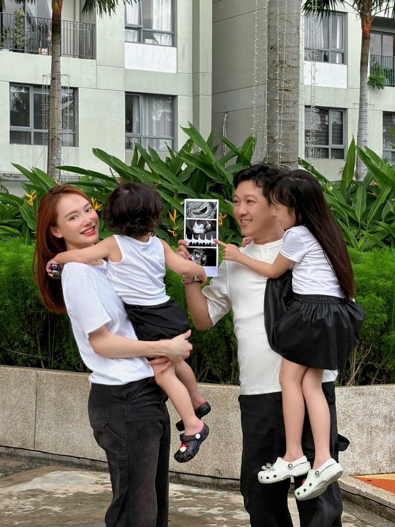 Trường Giang công khai ảnh rõ nét dung mạo con trai- Ảnh 5.