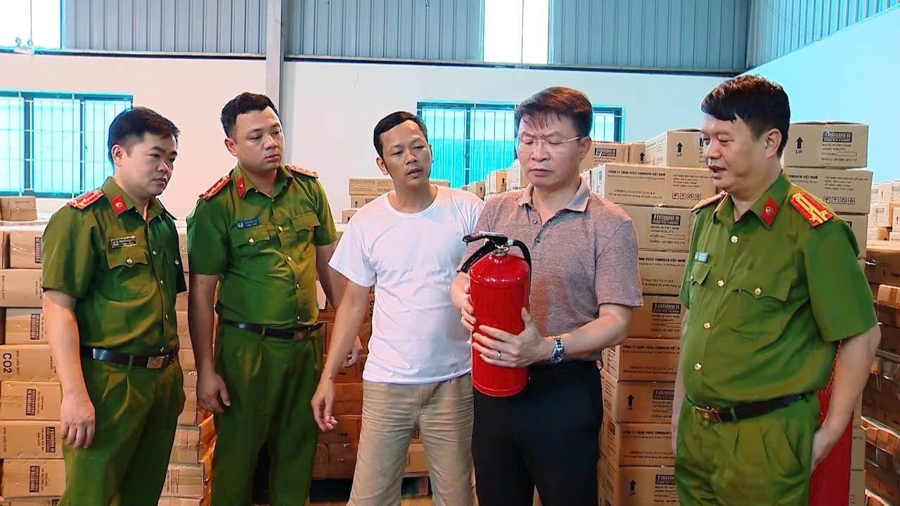 Khởi tố vụ sản xuất 2,2 triệu bình chữa cháy giả, trị giá hơn 800 tỷ đồng- Ảnh 2.