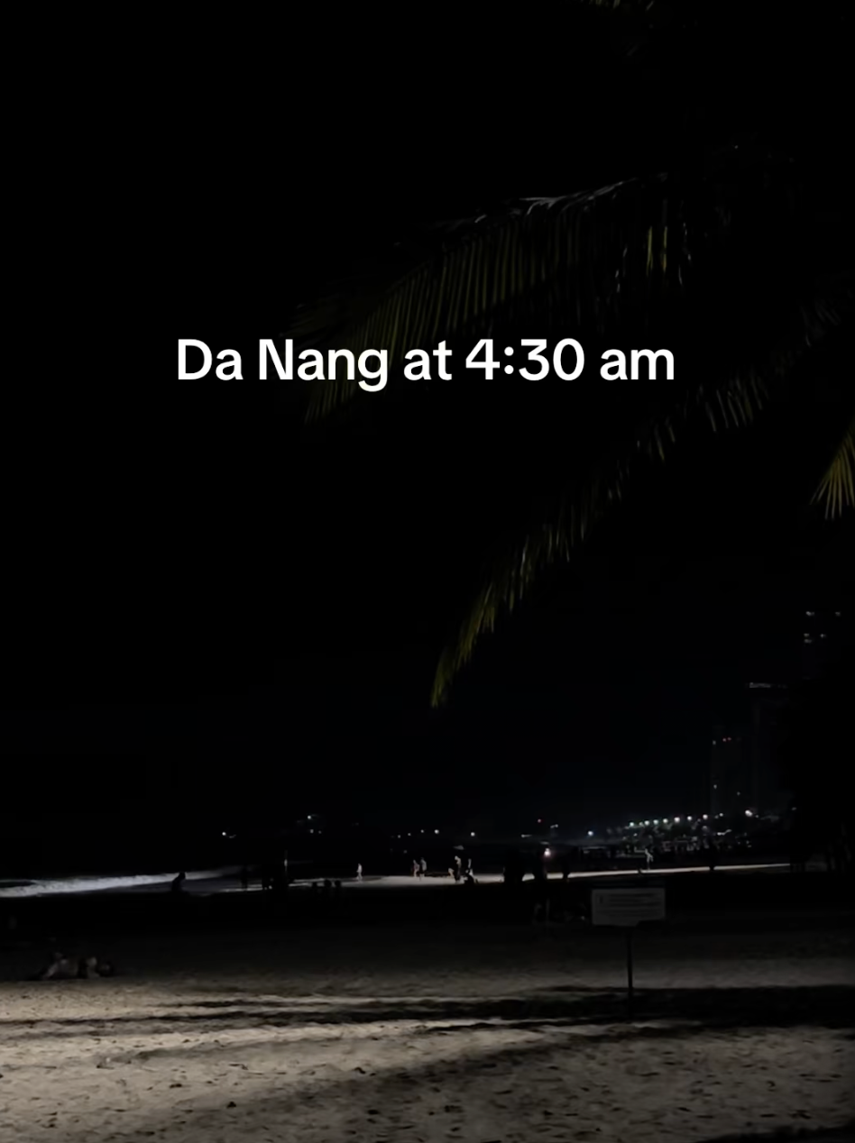Cảnh tượng lúc 4h30 sáng tại Đà Nẵng khiến khách Tây choáng ngợp: "Chuyện gì đang xảy ra ở đây vậy?"- Ảnh 1.