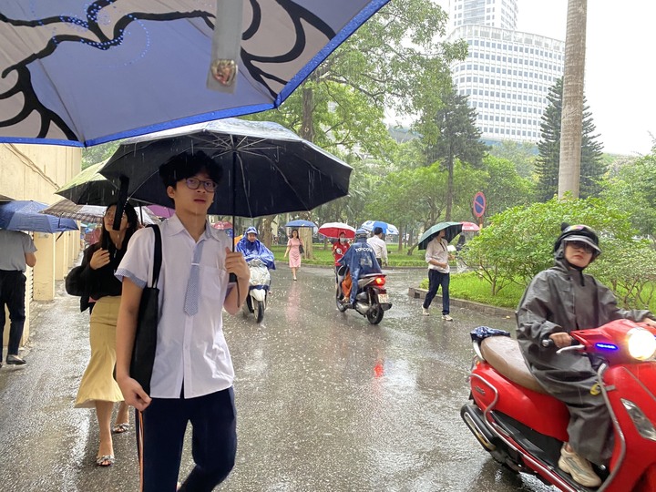 Trường học ở Hải Phòng được tự quyết định cho học sinh nghỉ tránh bão Matmo- Ảnh 1.