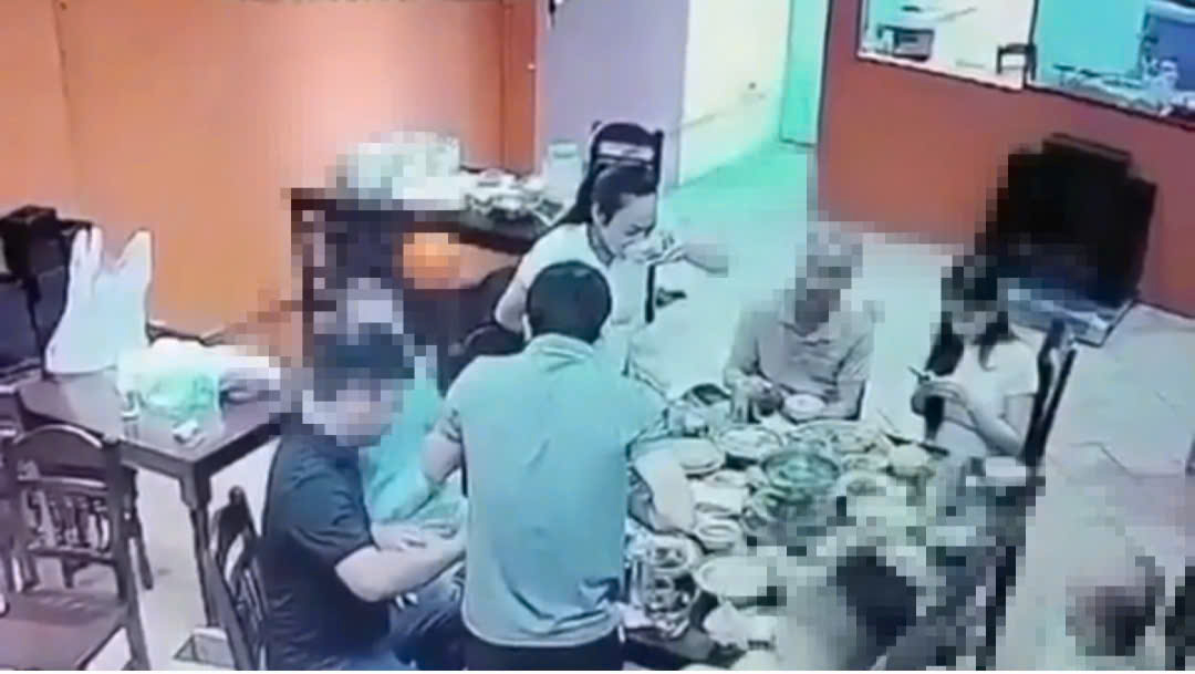 CLIP: Nghi là người phụ nữ uống "chén râu" trước khi lái xe tông chủ tịch xã tử vong- Ảnh 1.