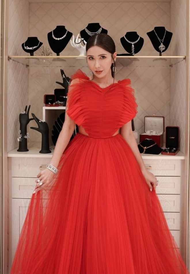 Cuộc sống thở thôi cũng thấy giàu của phú bà U60: Dinh thự 1600 tỷ, cũng trồng cây nuôi gà nhưng gà 1,5 triệu/con, chanh 25 triệu/cây- Ảnh 9.