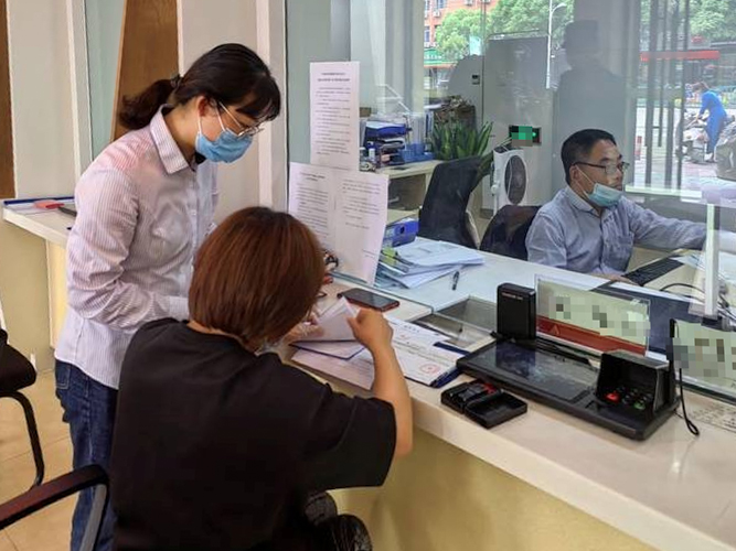 Người phụ nữ ở Gia Lai chuyển khoản gần 4 tỷ đồng cho người lạ rồi báo Công an- Ảnh 1.