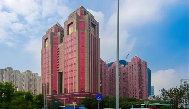 Điều "không giải thích được" trên tầng 21 của một toà nhà ngân hàng, bảo vệ tối nào cũng phải làm một việc- Ảnh 1.