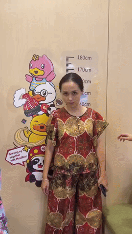 Vợ Duy Mạnh mặc gì thế này!- Ảnh 2.