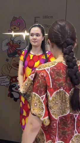 Vợ Duy Mạnh mặc gì thế này!- Ảnh 1.